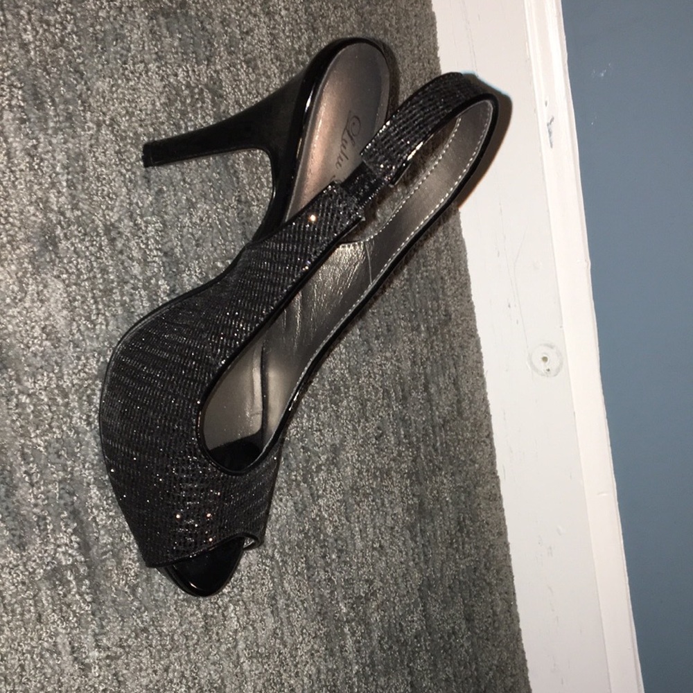 Black glitter pumps
